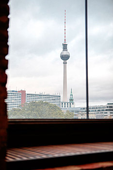 德国柏林博物馆岛窗外的电视塔