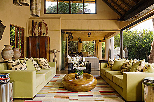 灯光,绿色,沙发,木地板,桌子,正面,窗,南非,别墅