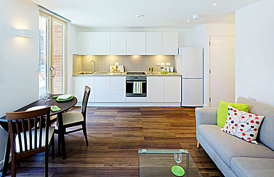 一个,伦敦,英国,开放式格局,厨房,客厅,现代,室内,白色,整体橱柜,木地板,家具,风景