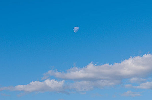 蓝天,云,月亮