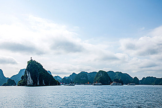 越南广宁鸿基市下龙湾海上石林