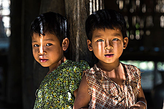 两个女孩,下巴,人,少数民族,若开邦,缅甸,亚洲