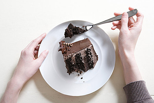 女青年,吃,巧克力蛋糕