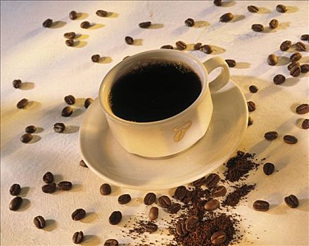 一杯咖啡,围绕,咖啡豆
