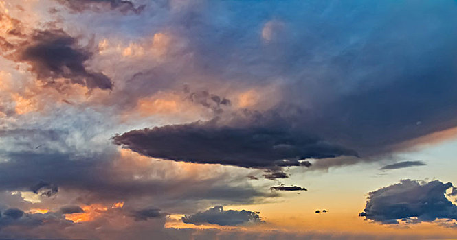 彩霞天空