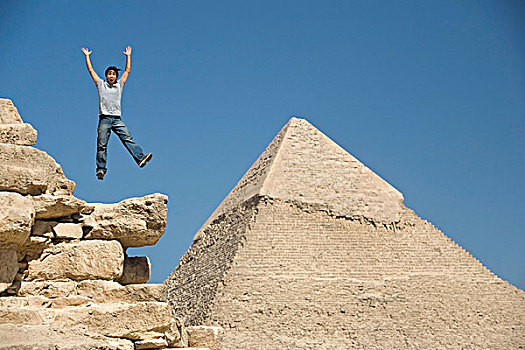 男人,跳跃,局部,金字塔,沙漠,开罗,埃及,非洲