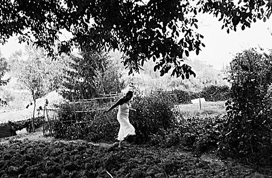 女人,穿,白色,连衣裙,跑,花园,意大利