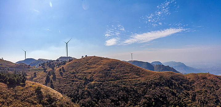 阳光下的宜昌百里荒风景区