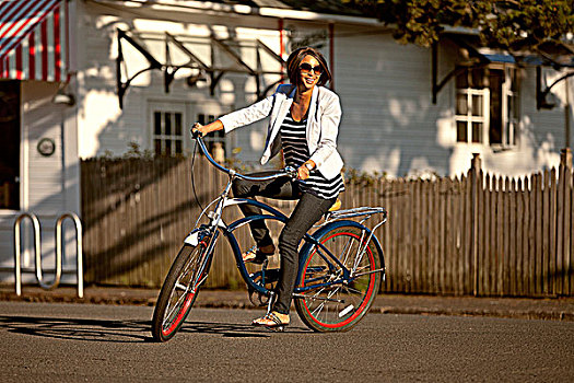 女青年,骑自行车,街道,肖像,俄勒冈,美国