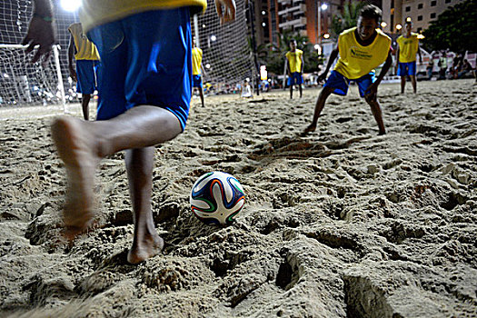年轻人,玩,足球,晚上,海滩,巴西,南美