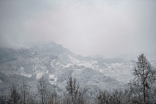 重庆酉阳,千氹田边飞白雪