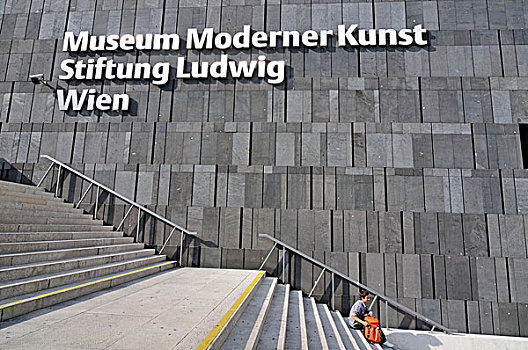 男人,楼梯,户外,博物馆,艺术,路德维希现代艺术博物馆,现代,建筑,博物馆区,维也纳,奥地利,欧洲