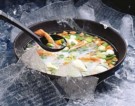 虾,蔬菜汤,围绕,冰
