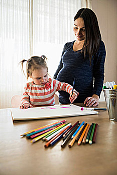 女性,幼儿,桌子,怀孕,母亲,绘画,素描本