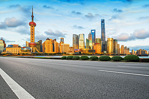 柏油马路和上海建筑