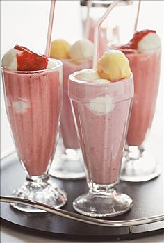 草莓奶昔,舀具,冰淇淋