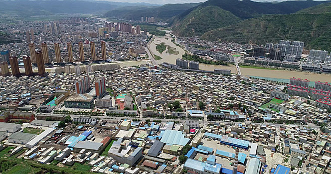 甘肃岷县,山环水绕的岷县县城