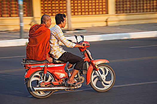 柬埔寨,金边,僧侣,摩托车