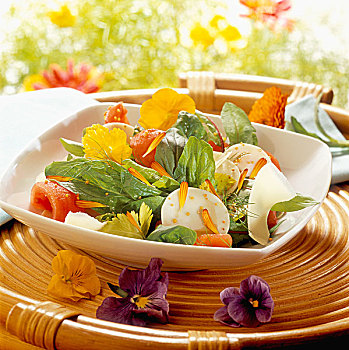 菠菜,西红柿,食用花卉,沙拉