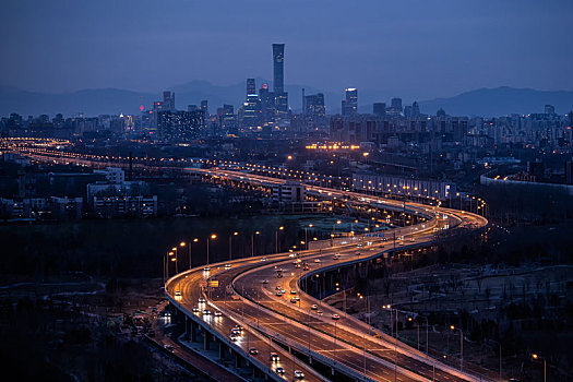 北京,夜幕中的城市