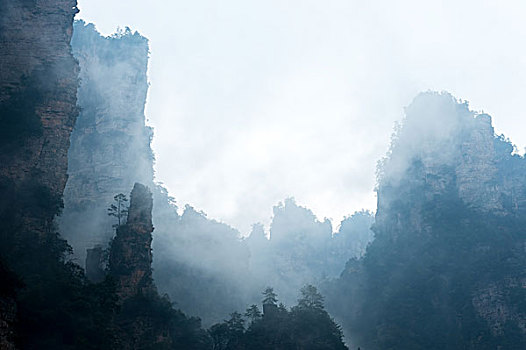 陡峭,山