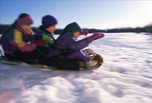 孩子,雪橇运动,下坡,雪橇,冬天,雪,模糊,有趣