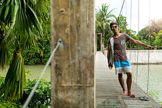 男人,冲浪板,索桥,菲律宾