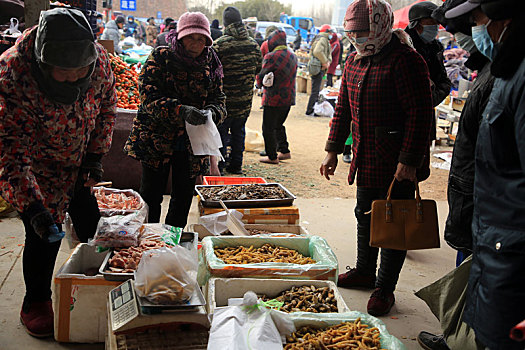 山东省日照市,年货大集乡村美食琳琅满目,春节临近年味儿浓