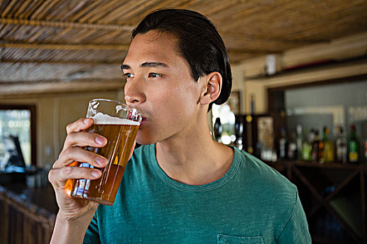 思想,男人,喝,啤酒,看别处,酒吧
