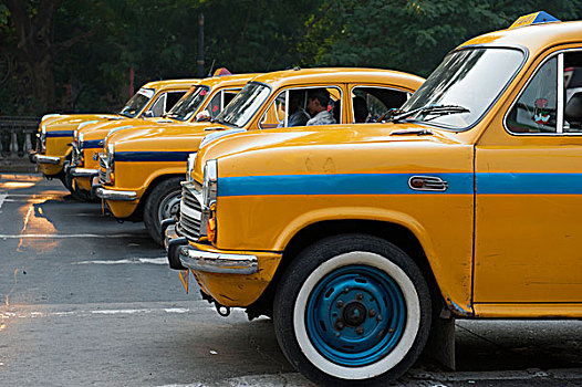 运输,四个,黄色,大使,出租车,排列,加尔各答,西孟加拉,印度,南亚,亚洲