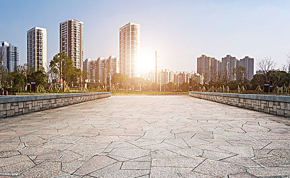 擁有現(xiàn)代化的天際線和建筑空樓