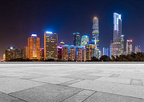 路面天际线和建筑景观夜景