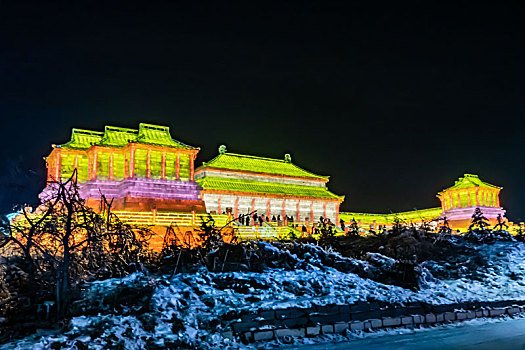 夜幕下的中国长春冰雪新天地冰雪景观