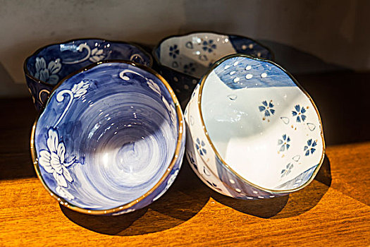创意彩色陶瓷碗