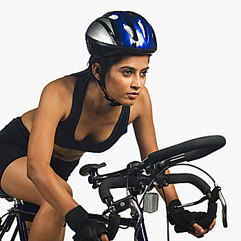 女青年,穿,自行车头盔,骑自行车