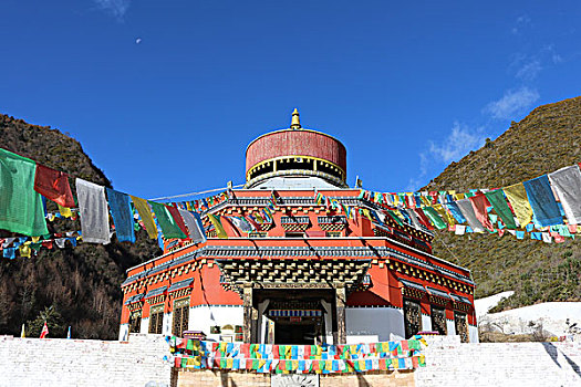 香格里拉石卡雪山蓝月山谷景区