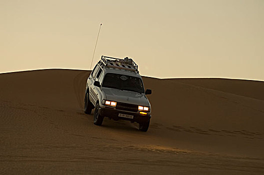 运动型多功能车,日落,撒哈拉沙漠,费赞,利比亚