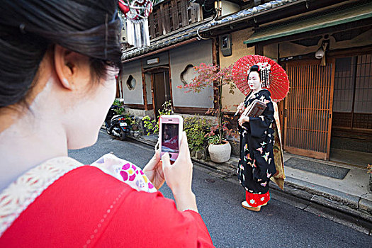 日本,京都,袛园,鸾舞伎,艺伎,衣服,和服,照相,手机