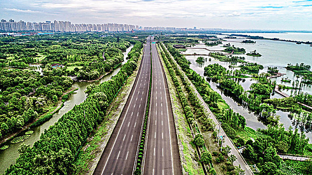 高,道路