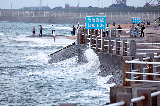 山东省日照市,受台风,梅花,外围影响,海边云层变化多端