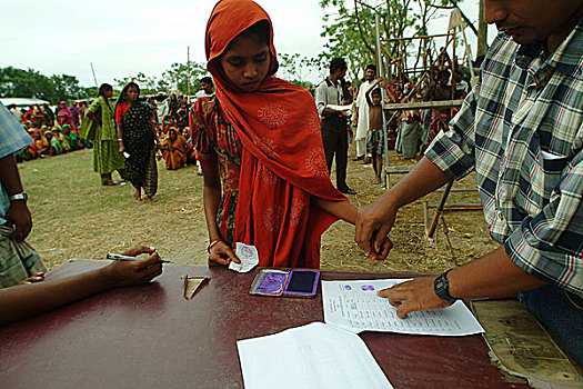 洪水,工作,帮助,乡村,女孩,指印,孟加拉,七月,2004年