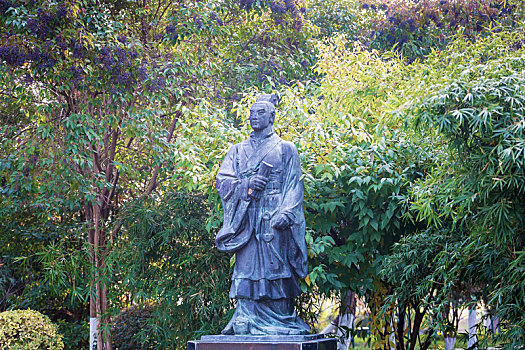 萧统塑像,南京玄武湖公园南朝人物塑像