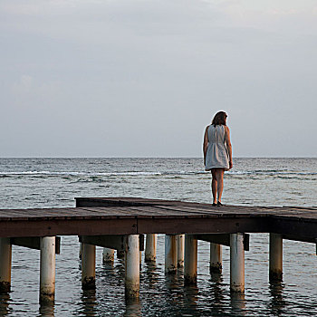 女人,站立,码头,看,海洋,岛屿,海湾群岛,洪都拉斯