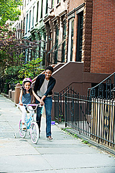 女儿,学习,乘,自行车,人行道,母亲