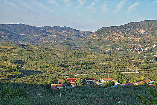 沂蒙山区的小山村