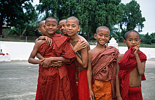 肖像,僧侣,站立,一起,微笑,明宫,缅甸