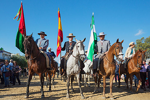人,传统服装,骑马,彭特科斯特,朝拜,韦尔瓦省,安达卢西亚,西班牙,欧洲
