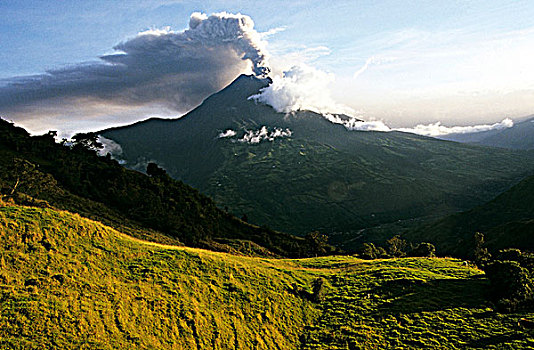 厄瓜多尔,火山