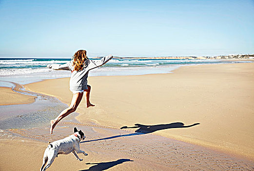 成年,女人,狗,跳跃,上方,水,海滩,西班牙