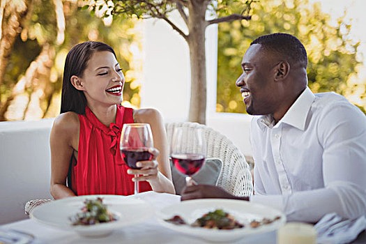 浪漫,情侣,祝酒,葡萄酒杯,餐馆
